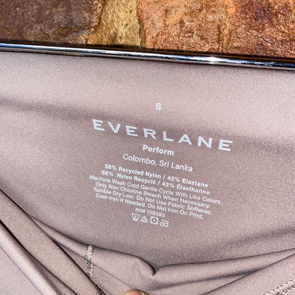 New Everlane Sand Dune Tan The Perform Leggings with pockets Women's Size Small - Picture 3 of 4